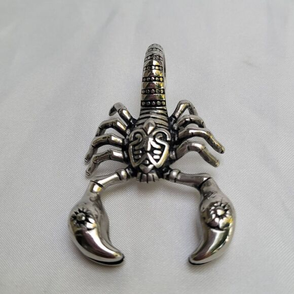Steel scorpion pendant - Picture 2 of 6